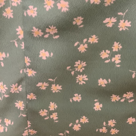 Little green summer dress with sunflower patterns - Picture 3 of 3